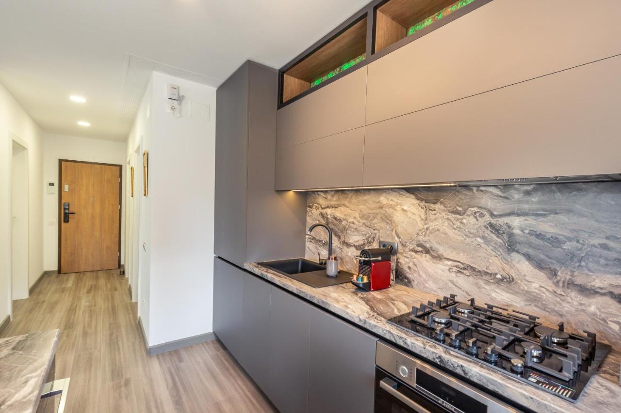 Urban Plaza Mountain View Luxury Retreat Apartament